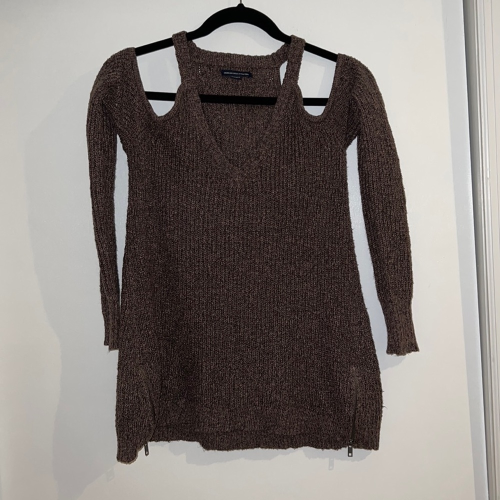 American Eagle SIZE XS Peek a Boo Shoulder Sweater